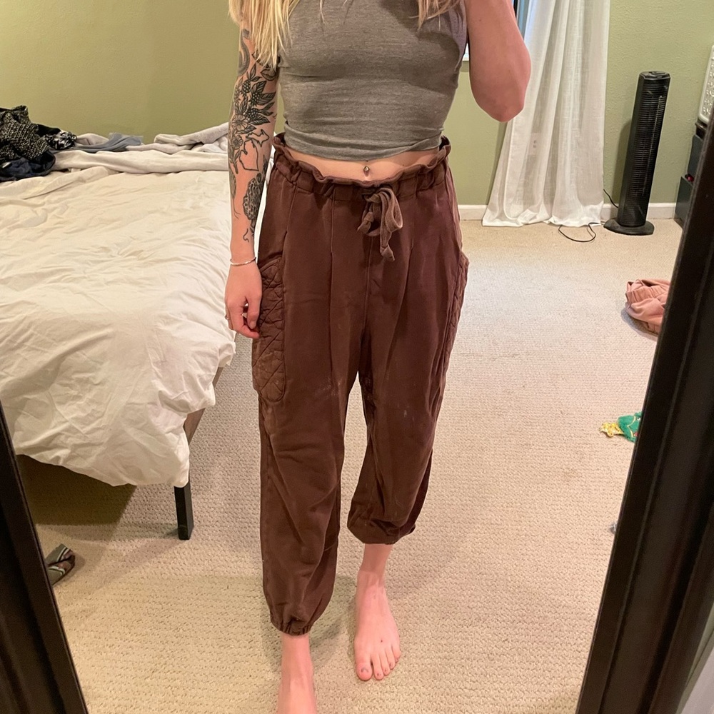 Free People lounge pants!! Extremely cute and comfortable in great condition.